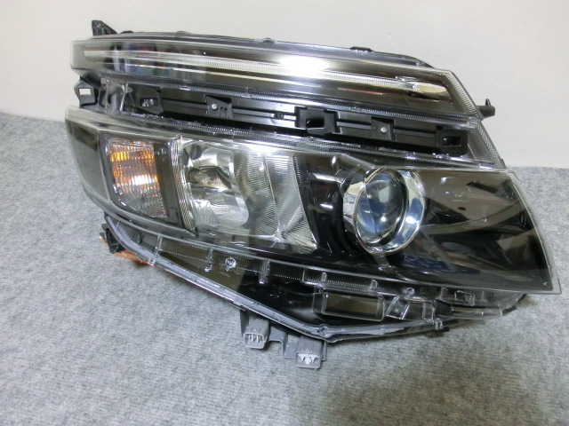 ZWR80 ヴォクシー 右ヘッドライト 2025年最新】Yahoo!オークション -zwr80右ヘッドライトの中古品