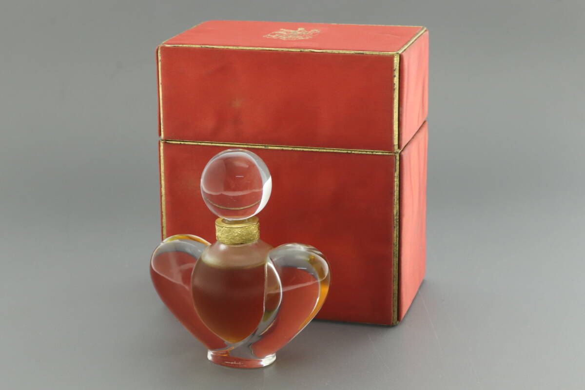 【未使用 未開封】NINA RICCI 香水 フロストガラスキャップ ケース付 未使用 未開封】NINA RICCI 香水 フロストガラスキャップ ケース