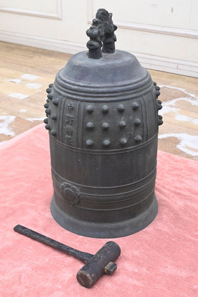 鐘，古銅製，時代物，古美術品，高31cm，重4100克 清時代 ・ 銅器 收藏 中国古美術品 珍品 旧蔵 賞品 置物 時代物 2.27