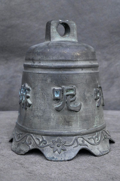 鐘，古銅製，時代物，古美術品，高31cm，重4100克 清時代 ・ 銅器 收藏 中国古美術品 珍品 旧蔵 賞品 置物 時代物 2.27