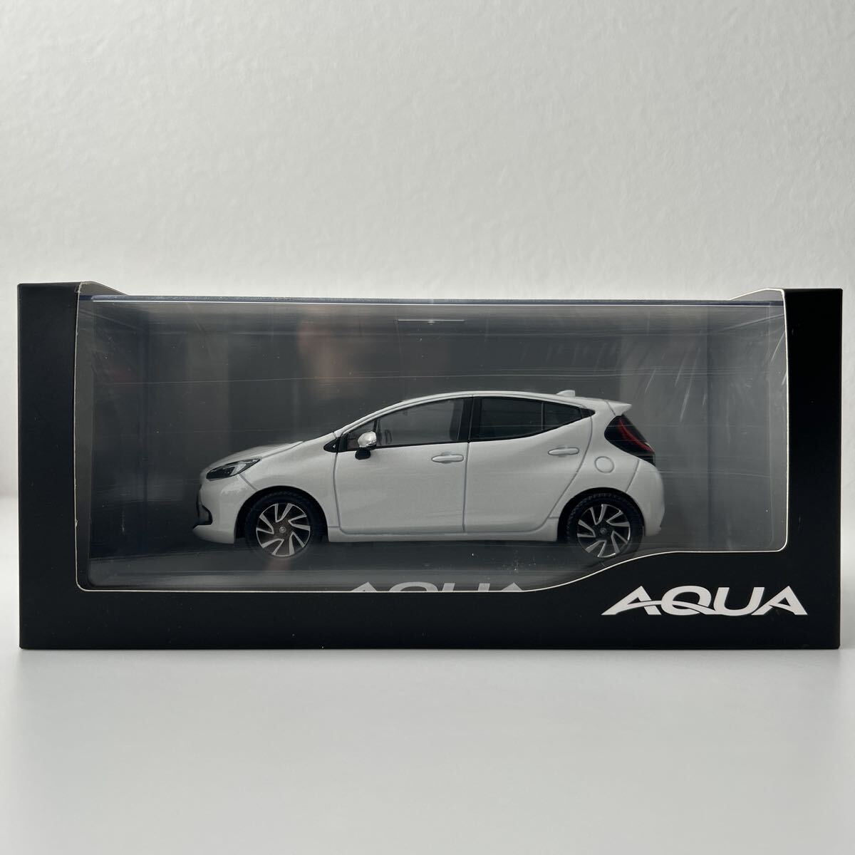 新型アクア 後期型 ミニカーカラーサンプル プラチナホワイトパール【非売品】 Amazon | トヨタ 新型アクア AQUA カラーサンプル 1/30ミニカー