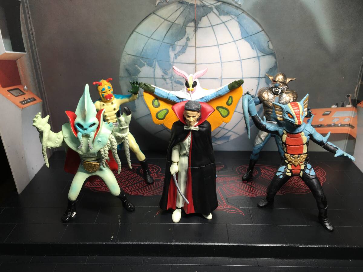 イカデビルのフィギュア イカデビルのフィギュア ライダー怪人名鑑】狼男 & イカデビル