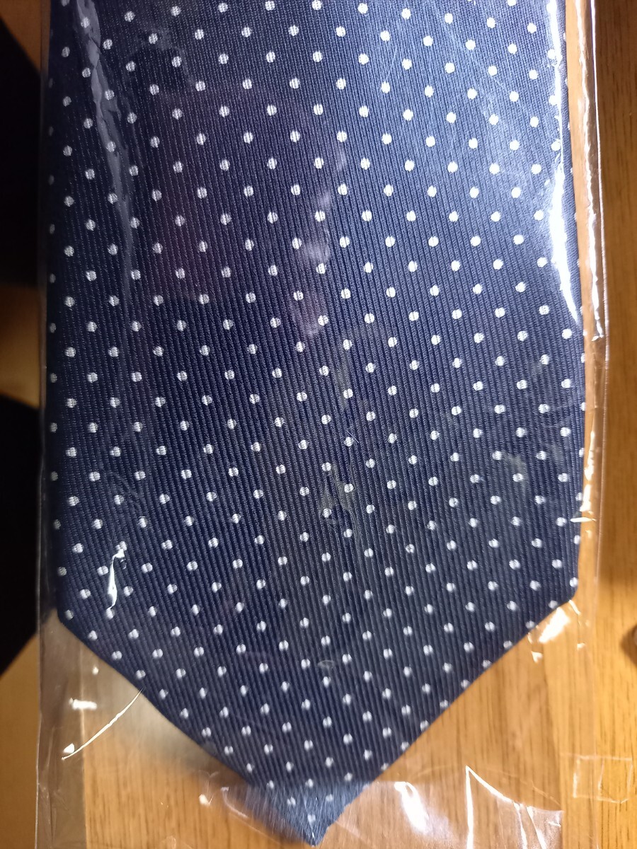 【新品】マリネッラ ネクタイ 小花柄 白青 箱付き 上質　高級　シルク ネクタイ ネクタイ ビジネス ブランド ウィンザーノット