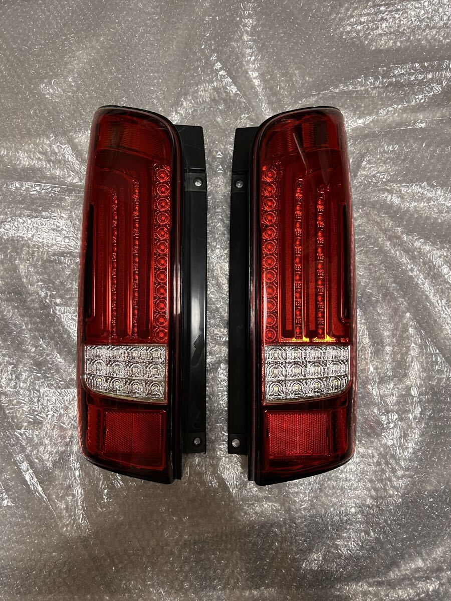 CRYSTALEYE テールライト 赤色 2個セット 楽天市場】80 85系 ヴォクシー ノア エスクァイア ファイバー