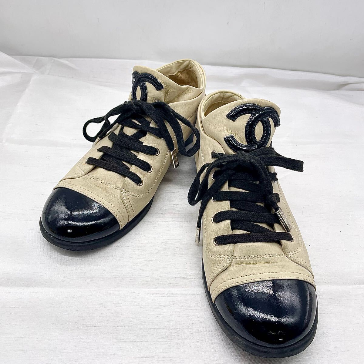 レア　CHANEL ココマーク スニーカー 38 未使用 CHANELシャネル ココマークスニーカー 38 24cm ブラック＆ホワイト