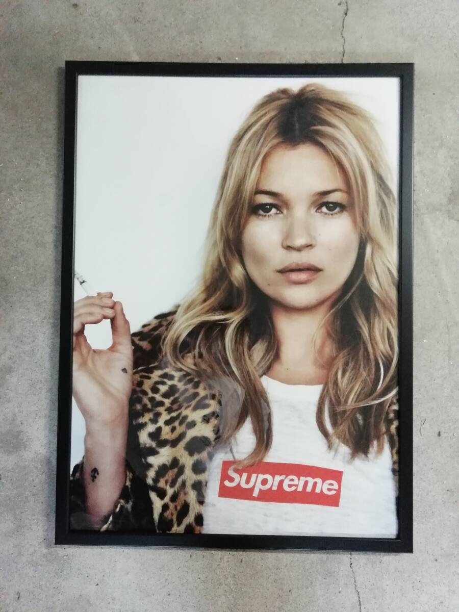 【美品/額セット】Supreme シュプリーム ポスター ケイトモス 美品/額セット】Supreme シュプリーム ポスター ケイトモス 美品
