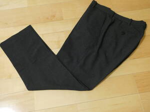 817.UNIQLO ユニクロ メンズ 感動パンツ ダークグレー 321-463816 ウエスト82cm 数回着用の美品 送料無料