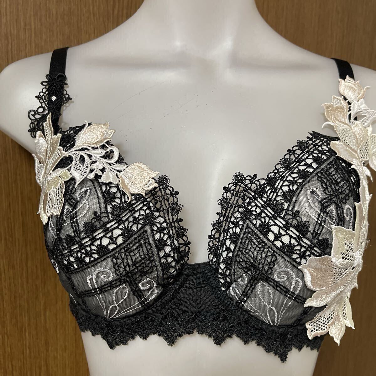 2025年最新】サルート(Salute)のブラジャー&ショーツセットが