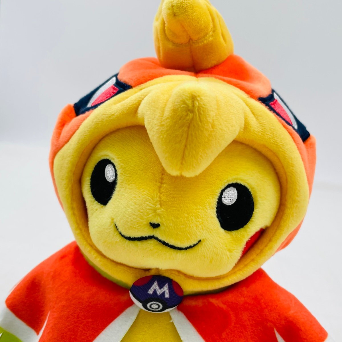 Yahoo!オークション -「ピカチュウ ポンチョ ぬいぐるみ」の落札