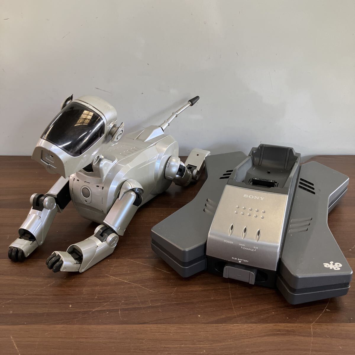 【新品・未使用品】aibo ERS-111 シルバー Yahoo!オークション -「aibo ers-111」(バーチャルペット) (電子