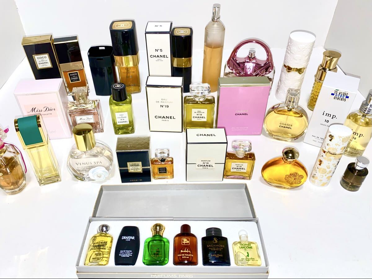 【50個以上】新品未使用！箱入りミニ香水 大量まとめ売り Yahoo!オークション -「大量まとめ売り」(香水、フレグランス