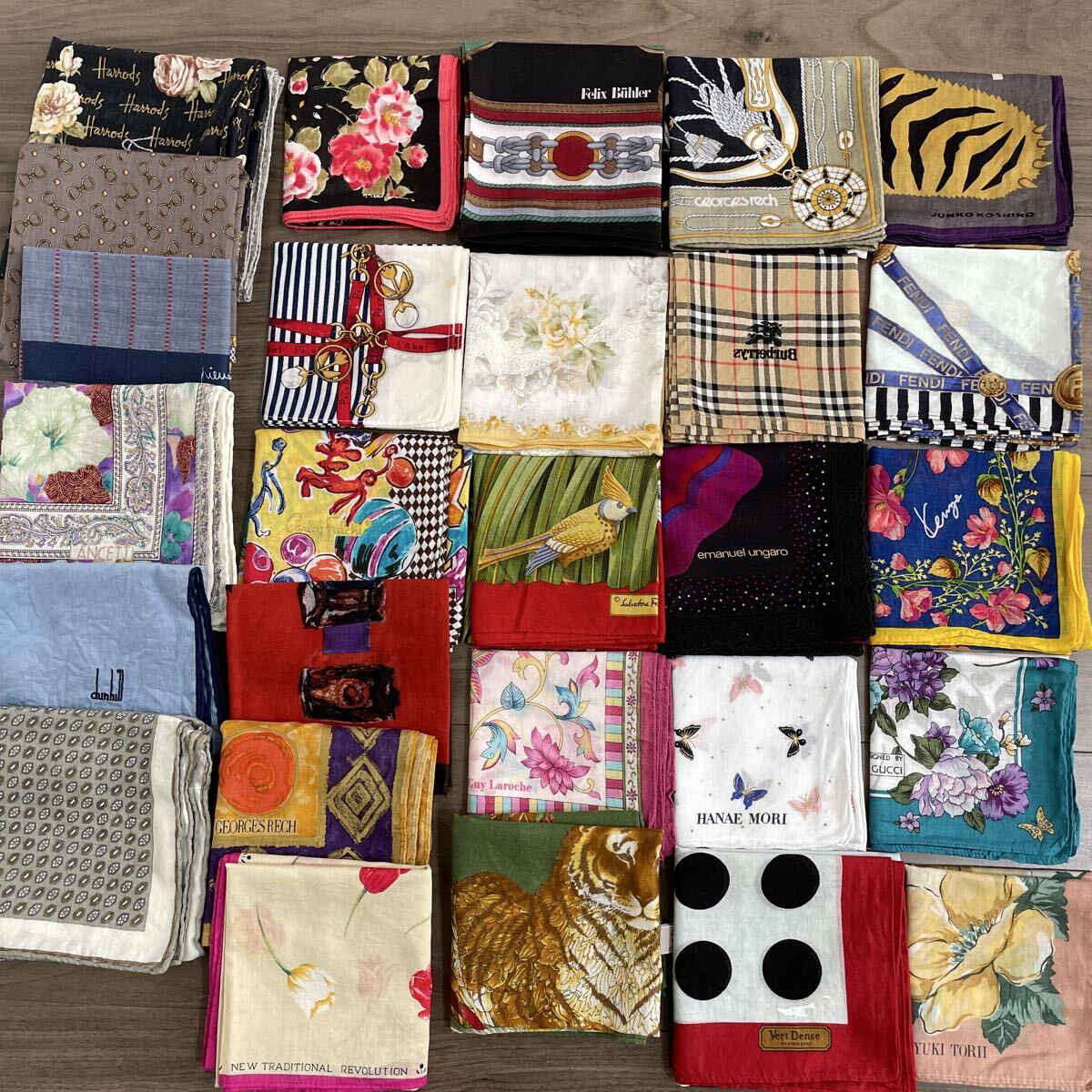 Yahoo!オークション -「フェンディ ハンカチ」の落札相場・落札価格