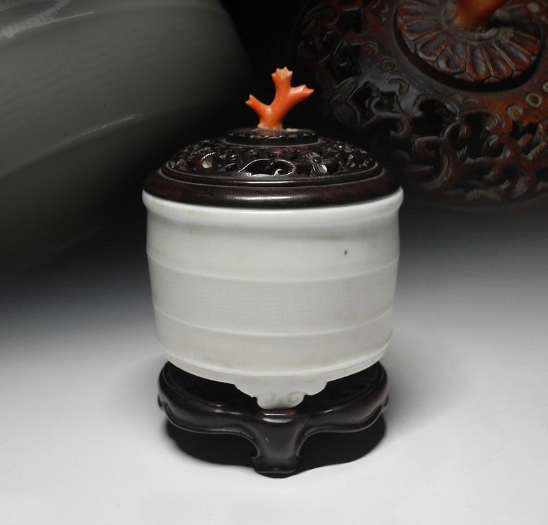 徳化窯 白磁陰刻寿紋皿 五客 白高麗 中国古玩 中国美術 旧家蔵出 A513 徳化窯 白磁陰刻寿紋皿 五客 白高麗 中国古玩 中国美術