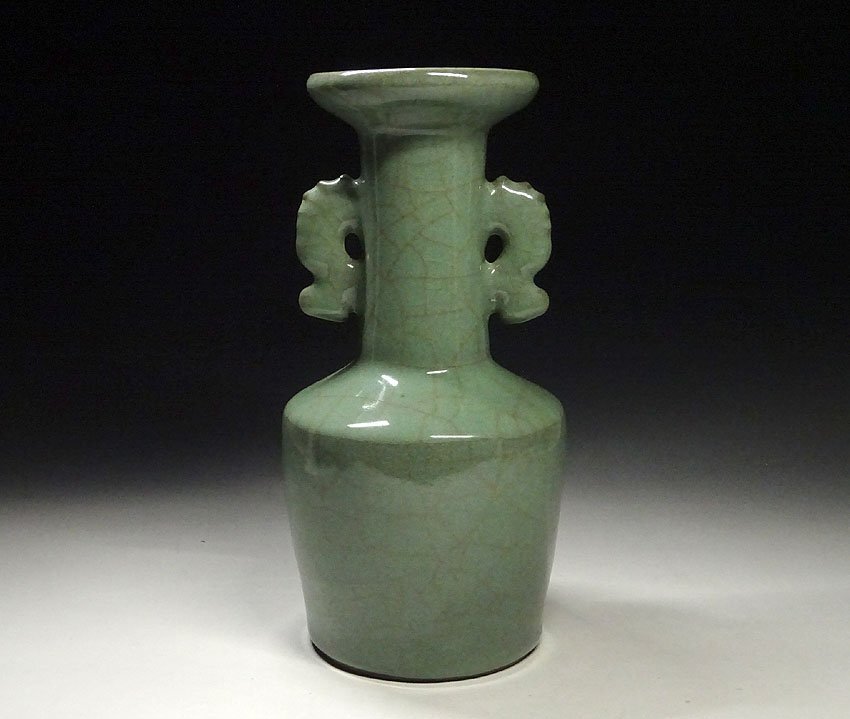 中国古玩　青磁花瓶　高さ15.5㎝　タコサ　東里6-1205① 中国古玩 青磁花瓶 高さ15.5㎝ タコサ 東里6-1205①