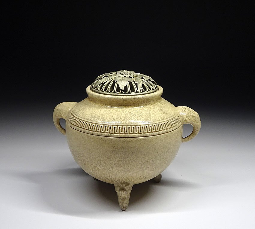 赤絵銀火屋付貴婦人図香炉(注:説明文) 赤絵銀火屋付貴婦人図香炉(注:説明文) 赤絵銀火屋付