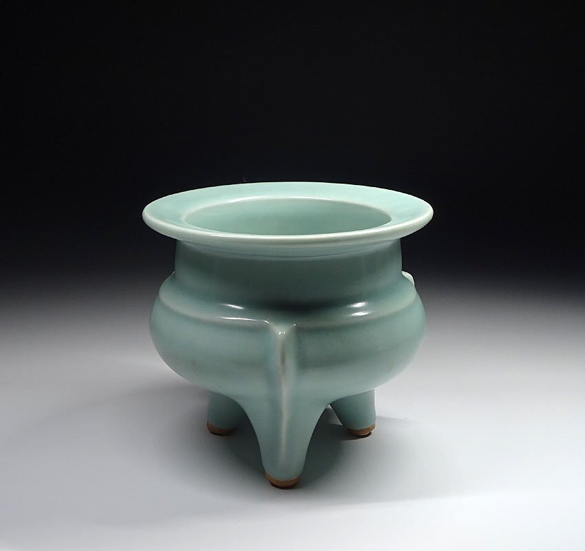 青磁　瓶掛け　香炉大　青磁　三つ足　骨董　茶道具 古美術 吉戸 - 天竜寺青磁三足香炉 | 古美術品専門サイト