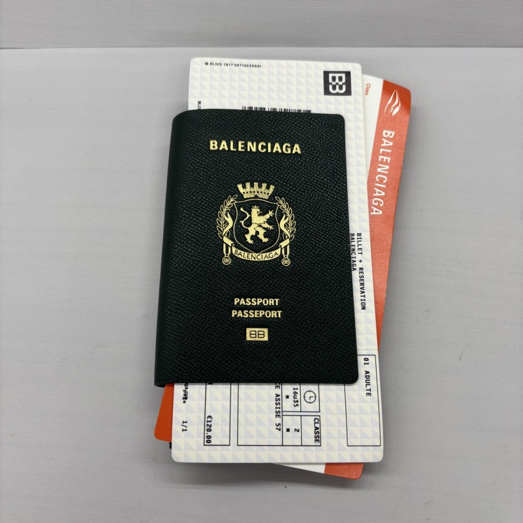 Yahoo!オークション -「バレンシアガ パスポート」の落札相場・落札価格