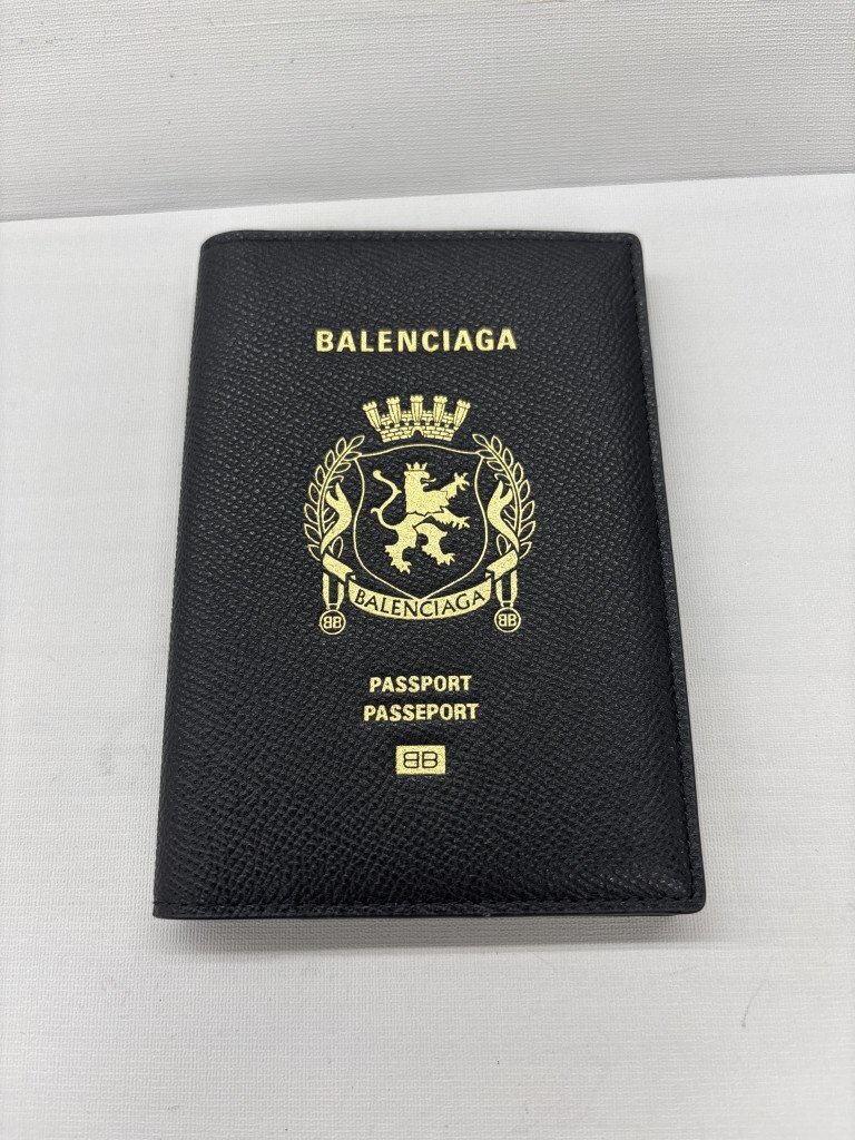 BALENCIAGA パスポートケース 黒 すぐ届く！BALENCIAGA パスポート フォンホルダー (BALENCIAGA