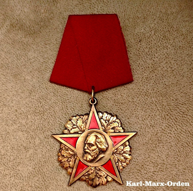 東ドイツ軍　カールマルクス勲章・祖国功労勲章金銀銅 250px-