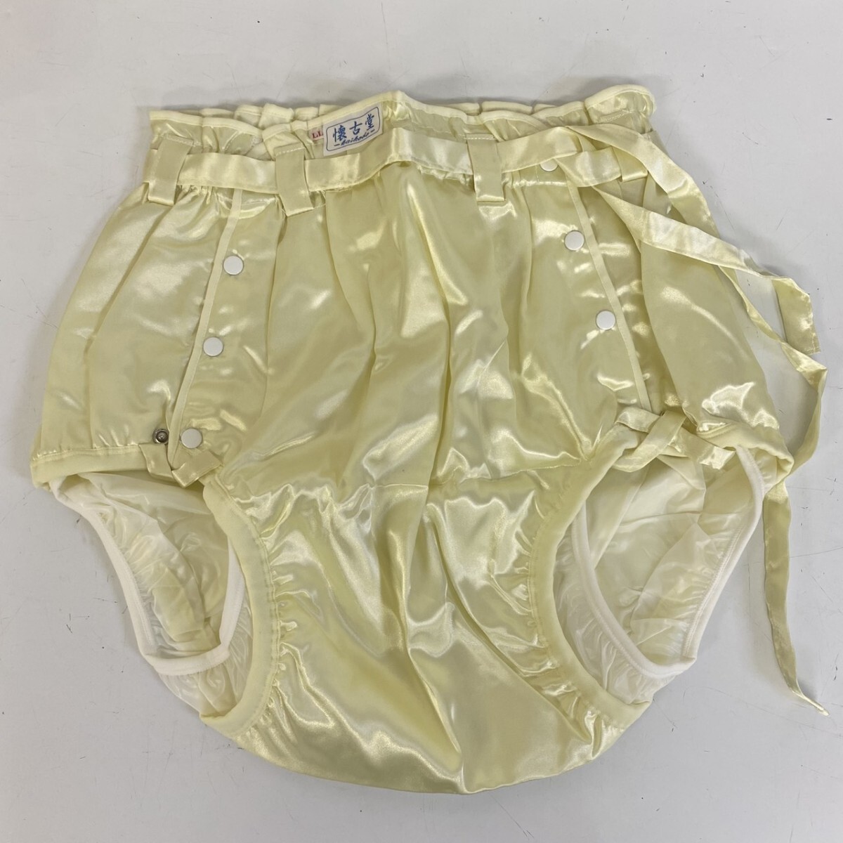 懐古　おむつカバー　Mサイズ　クリーム色　可愛い兎　裏ソフトビニール　金属ホック Amazon.co.jp: 大人用 おむつカバー 懐古堂製 うさぎ柄 金属