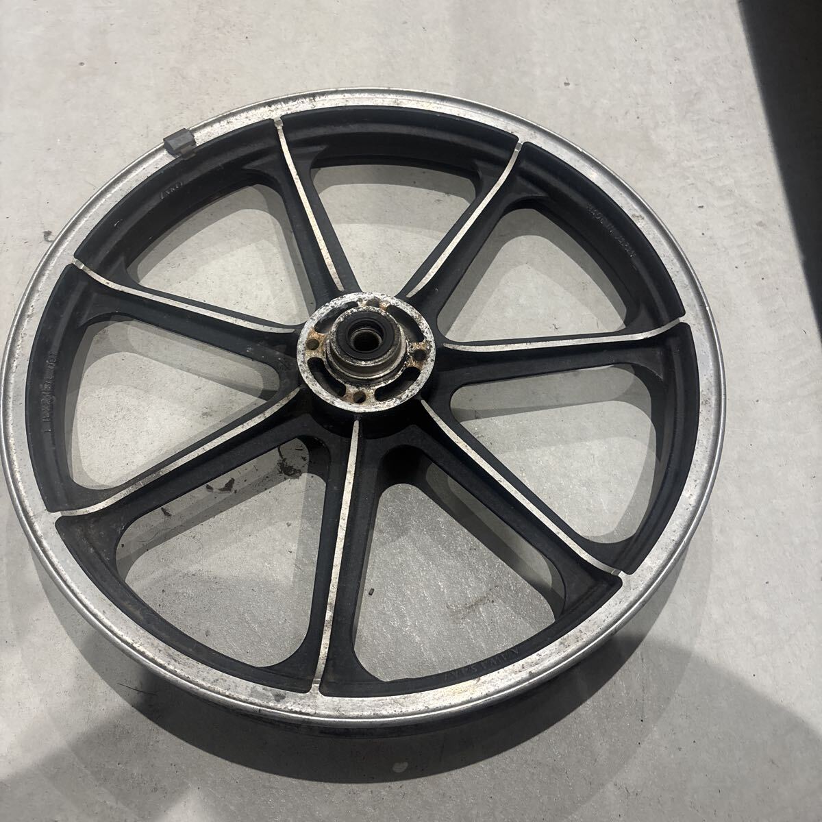 Kawasaki Z1000J タイヤ　フロントホイール 2025年最新】Yahoo!オークション -z1000j ホイールの中古品