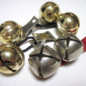 熊鈴クマよけスズ《2種セット》カラビナ等必要ベルト式ほか_ルアーフライフィッシング渓流釣り山菜採りキノコ狩り山歩き登山キャンプ等に