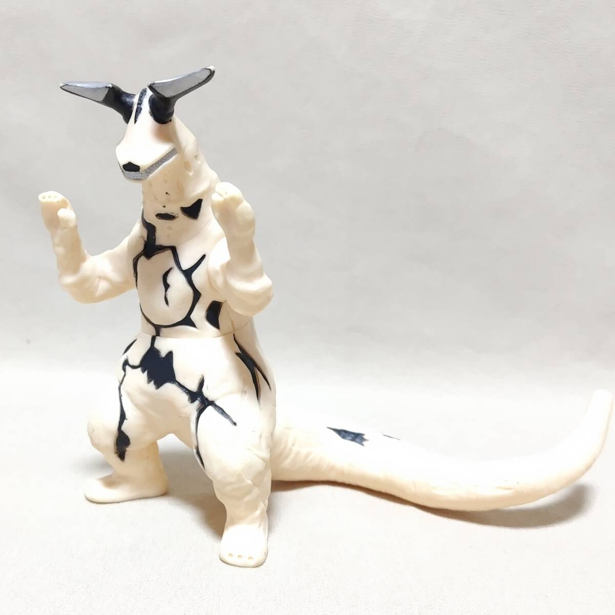 エレキング　ソフビ　サンプル？中国バンダイ？ エレキング ソフビ サンプル？中国バンダイ？ - メルカリ