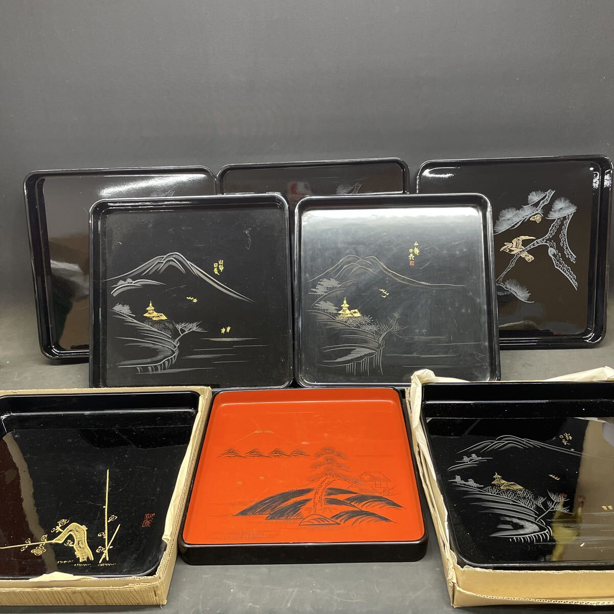 波状模様の漆器の盆 未使用　直径約32.5cm Amazon.co.jp: 用 宮崎漆器 花柄 トレー 盆 箱付 宮崎 漆器 丸盆