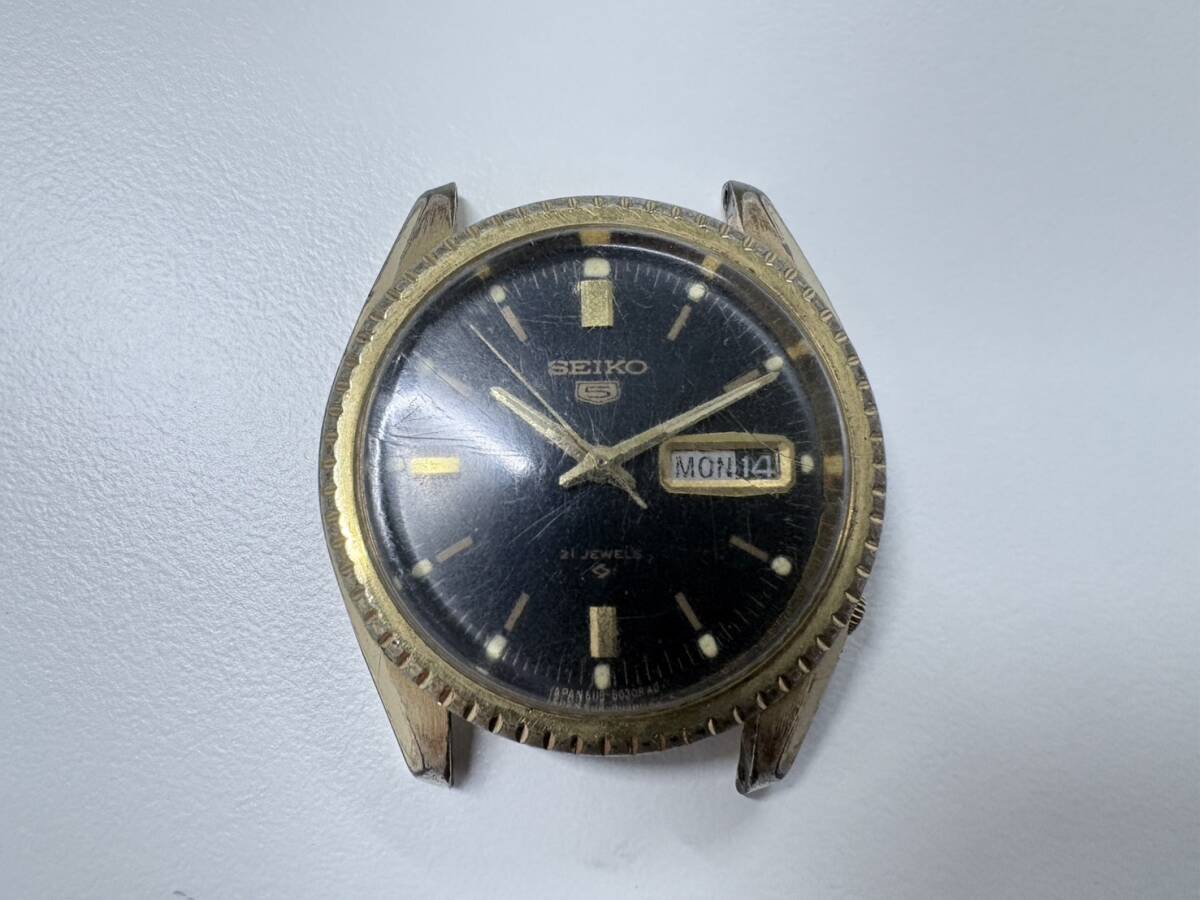 SEIKO セイコー 5 ミリタリー ネイビー文字盤 自動巻き 中古品 SEIKO セイコー 5 ミリタリー ネイビー文字盤 自動巻き 中古品