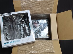 【ソフト以外未開封】メタルギア ライジング リベンジェンス プレミアムパッケージ 【PLAYARTS改 雷電 White Armor Ver.同梱】美品