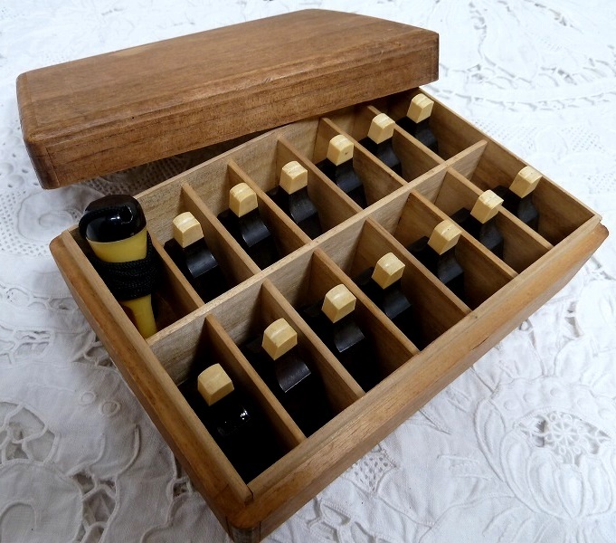 13弦用　天然素材琴柱14ケと猫足　桐箱入り 13絃琴用 琴柱箱(箏柱ケース/箏柱入れ/琴柱入れ) 桐製 日本製