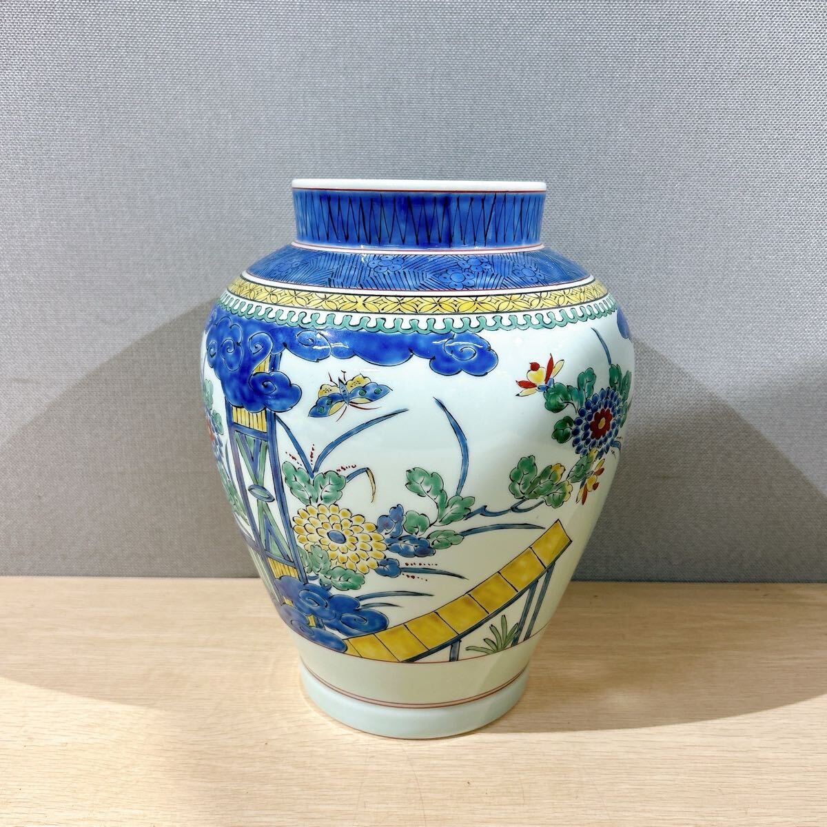 大人気　有田焼　壺　峰山作　未使用品　希少　染付　花瓶 未使用 有田焼 沈香壺 染付 神右衛門作 総手描 特大八角壺 山水