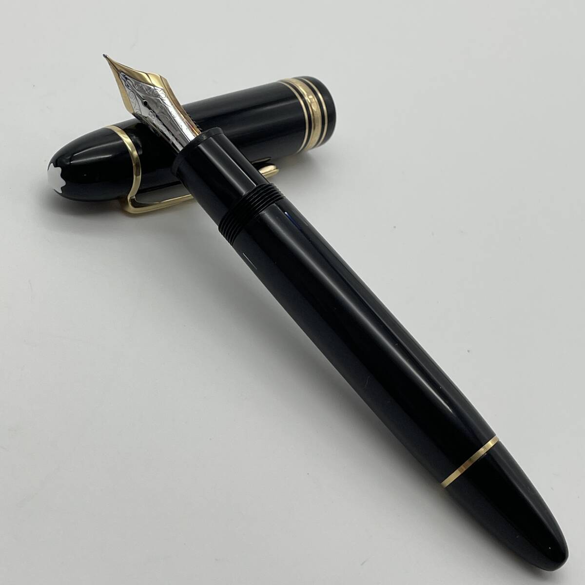 MONTBLANC 万年筆 黒 ゴールド装飾　未使用品 MONTBLANC（筆記具、時計） 名入れ 万年筆 モンブラン MONTBLANC