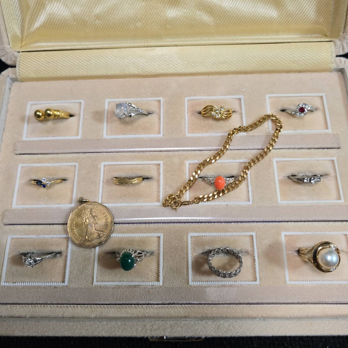 生前整理、遺品整理、のジュエリーセット。 生前整理、遺品整理、のジュエリーセット。