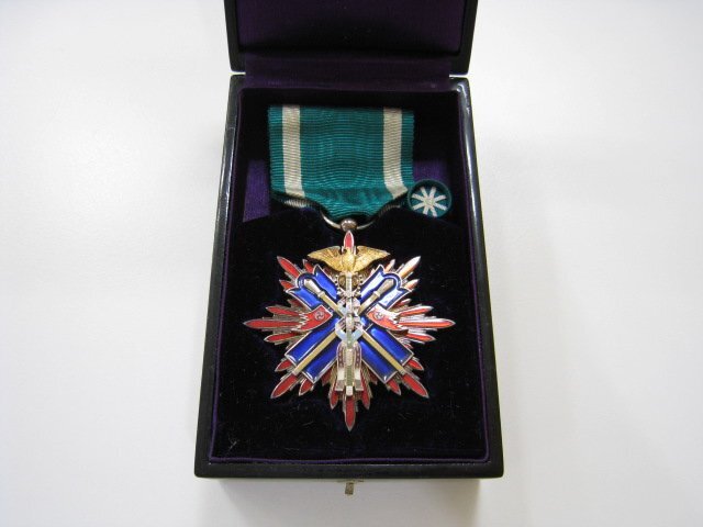 Yahoo!オークション -「功五級金鵄勲章」の落札相場・落札価格