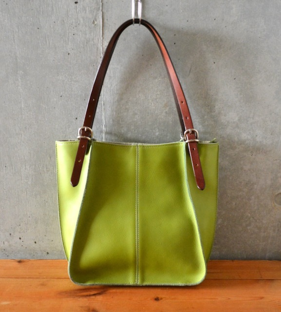 専用‼️【 美品】MONTOWA バッグ☆大SALE品‼️☆ MONTOWA （モントワ） レザーハンドバッグ レディース バッグ