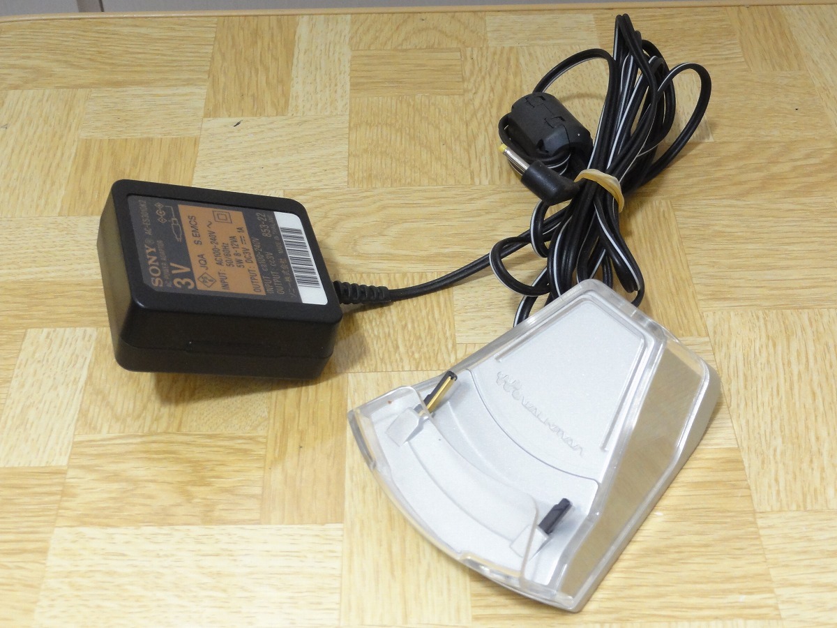 【ジャンク】SONY CD WALKMAN D-NE20 & リモコン 他セット ジャンク】SONY CD WALKMAN D-NE20 & リモコン 他セット