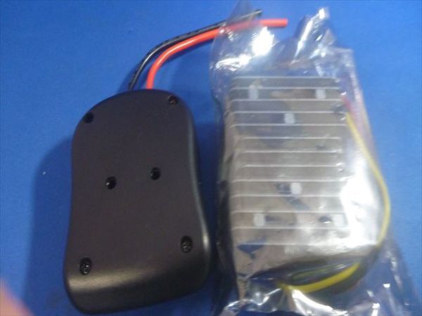 ネジ穴付き18V引き出しアダプター＋12V10A変換器マキタリチウムイオンバッテ
