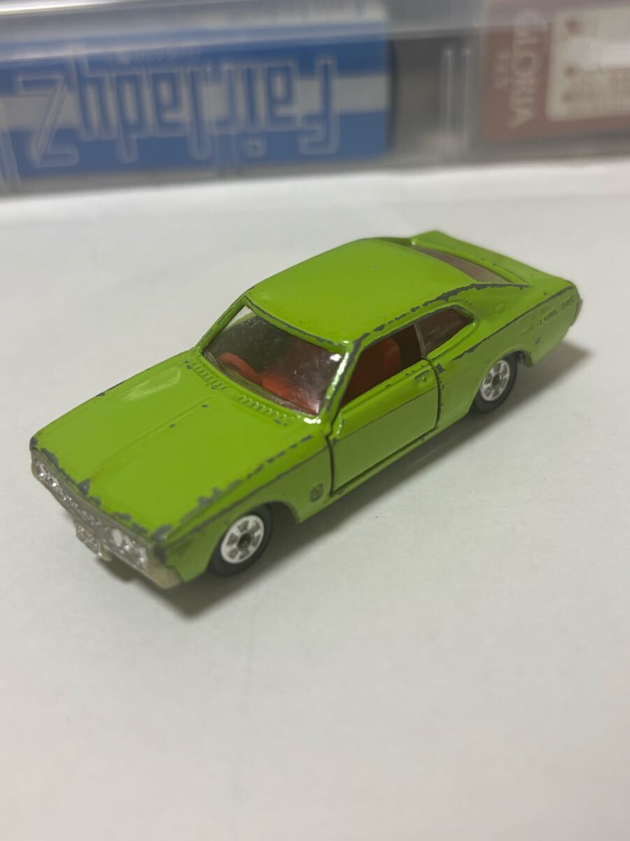 黒箱トミカ／【朱色シート】日産ローレル 2ドアハードトップ【牽引フック付】 黒箱トミカ／【朱色シート】日産ローレル 2ドアハードトップ