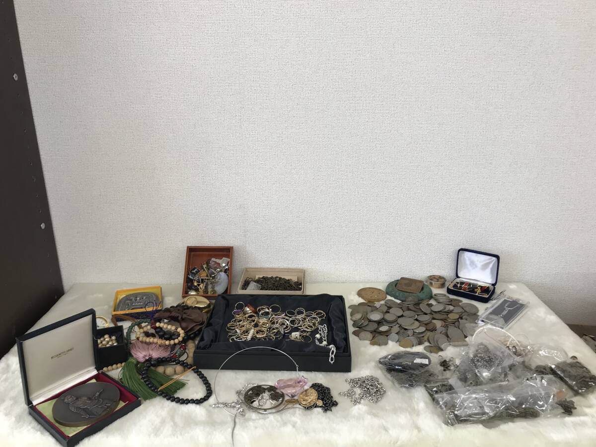 大量　まとめ売り　ジャンク　未選別　アクセサリー色々⑨　約8.7㎏　ネックレス他 大量 まとめ売り ジャンク 未選別 アクセサリー色々⑤ 約6.6