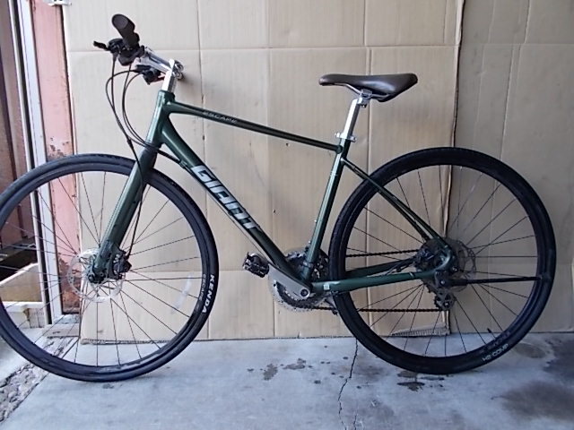 引き取り希望　GIANT クロスバイク アルミフレーム エルケープ700C 引き取り希望 GIANT クロスバイク アルミフレーム エルケープ