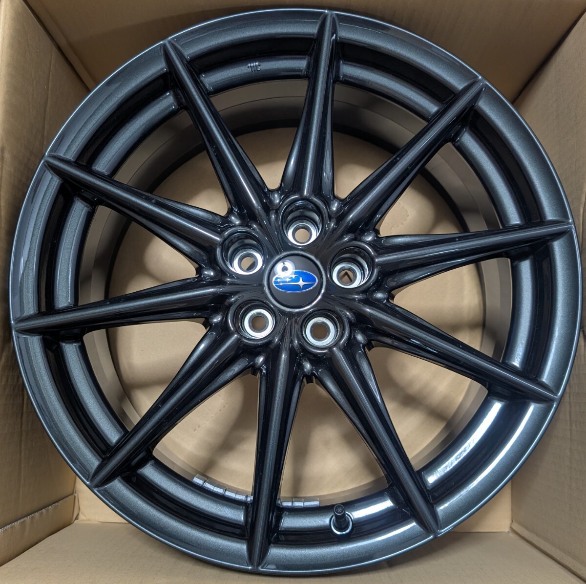 【新車外しではない】トヨタ　86 BRZ 純正ホイール　18インチ　1本　小傷有 新車外しではない】トヨタ 86 BRZ 純正ホイール 18インチ 1本 小傷有