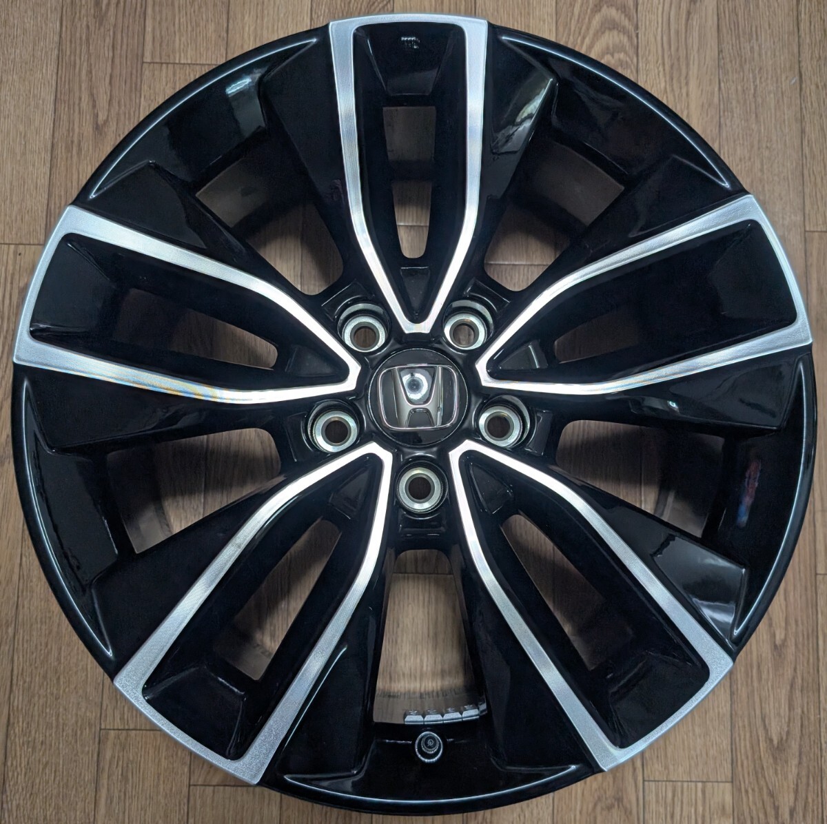 （いぐさん限定①）ヴェゼルホイール1本 ＋ナット付（送料込み） いぐさん限定①）ヴェゼルホイール1本 ＋ナット付（送料込み