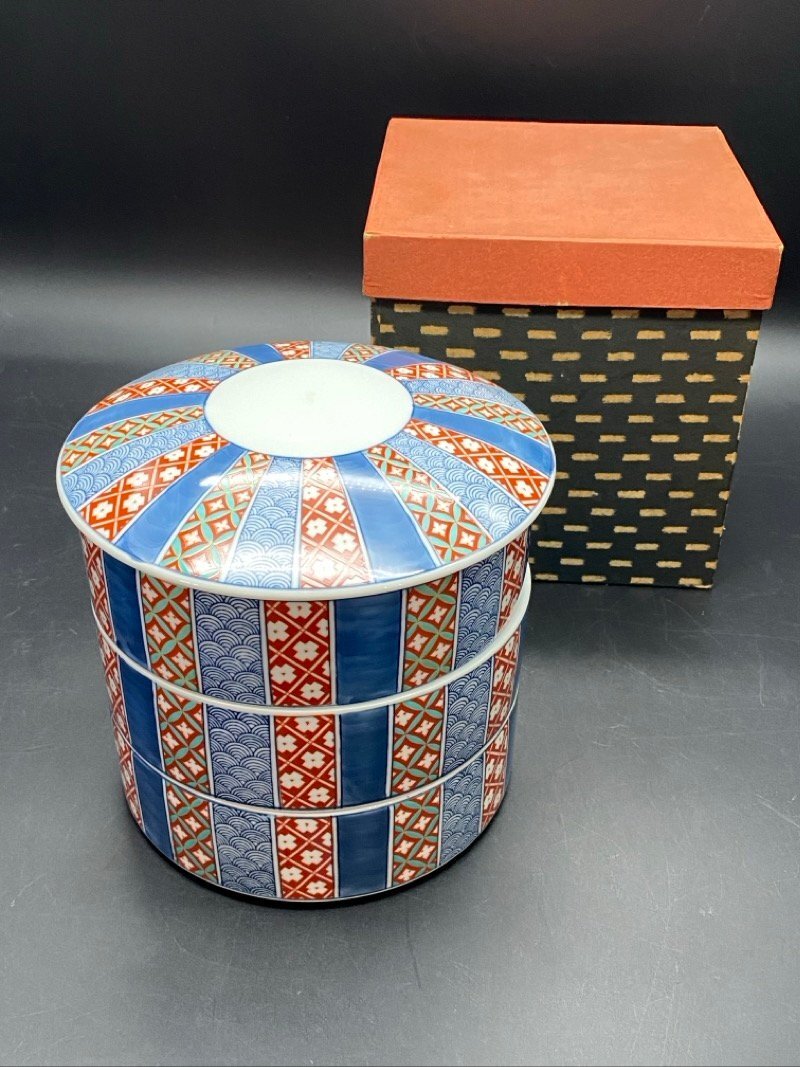 【新品未使用】有田焼 幸楽窯 金彩 三段重 2025年最新】Yahoo!オークション -有田焼 三段重(日本の陶磁)の