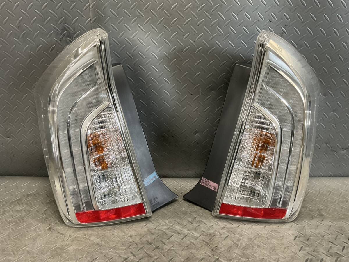 トヨタ　プリウス 30 後期　純正テールランプ左右セット　送料込み　中古品 プリウスZVW30後期【TOYOTA】トヨタPRIUS純正USテールライト左右