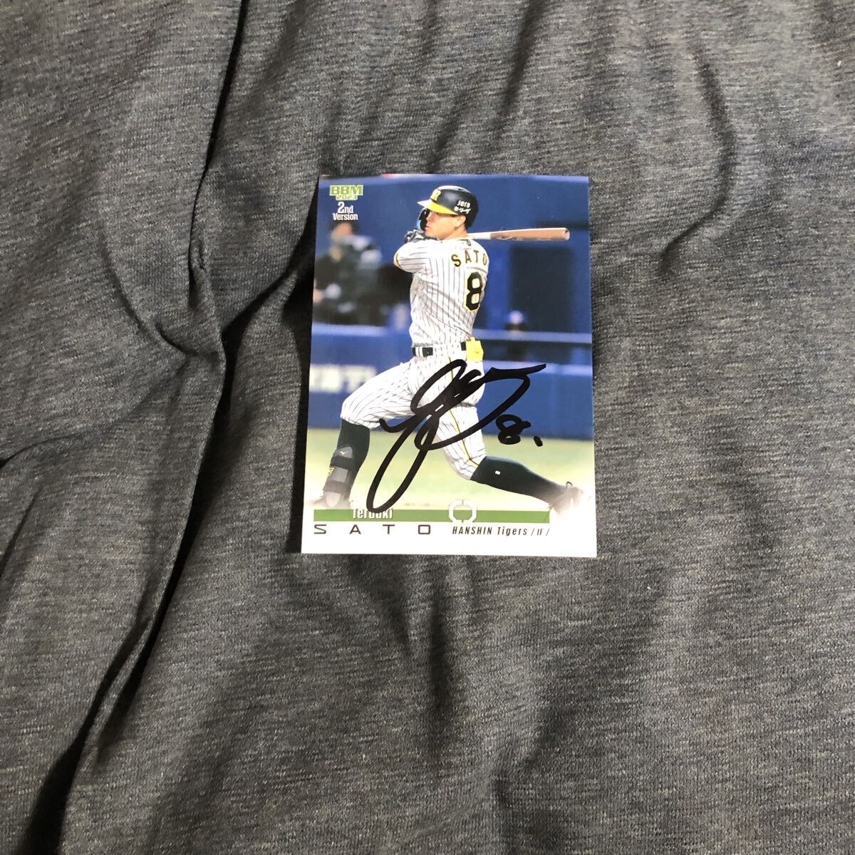 阪神タイガース　佐藤輝明選手直筆サイン入りチェキ 2025年最新】佐藤輝明サインの人気アイテム - メルカリ