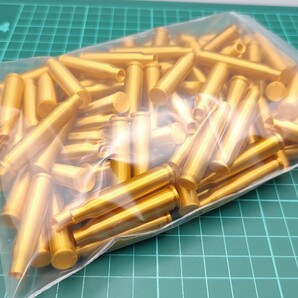 5.56x45mm NATO 弾の 空薬莢 風 プラ製 イミテーション 100個セット【送料無料】(検) 5.56 NATO 撮影小物に ※サイズ要確認※ 0