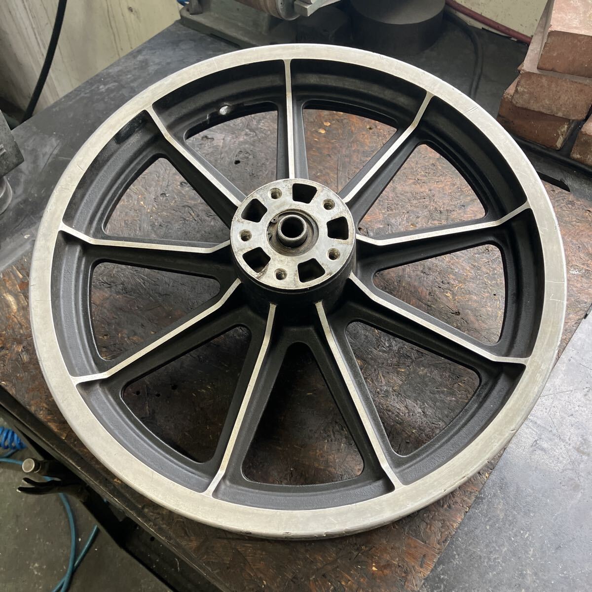 2025年最新】スポーツスターのホイール商品をお探しなら - Yahoo