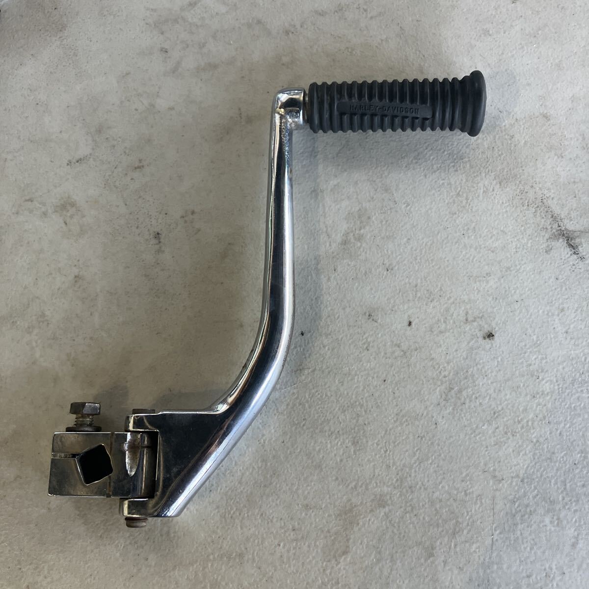 ハーレーキックアーム(ストレートタイプ)FX/FL用 FL キックアーム ブラック｜ハーレーパーツの通販-GUTS CHROME