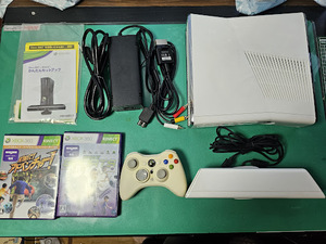 動作品 XBOX 360 S CONSOLE 4GB + Kinect(キネクト) スペシャル エディション(ピュア ホワイト)(S4G-00096) 日本マイクロソフト